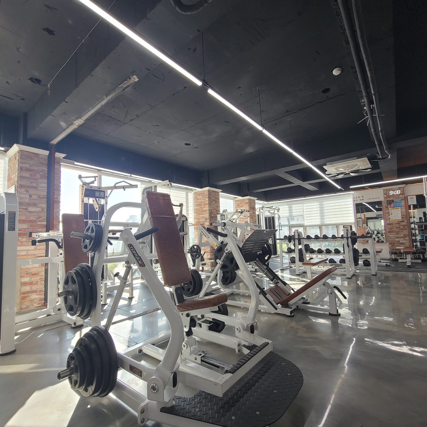 헬스장 이미지